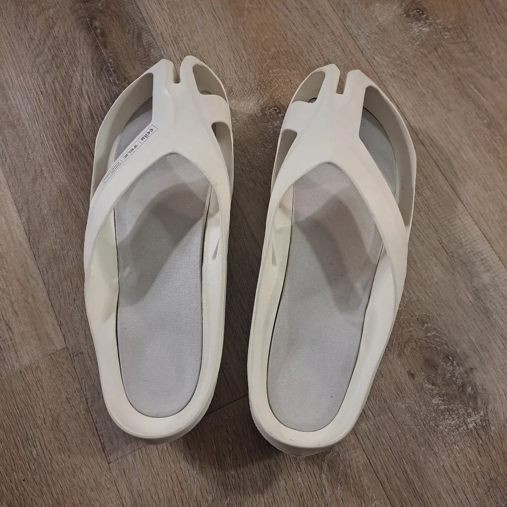 Ccilu sandals designed